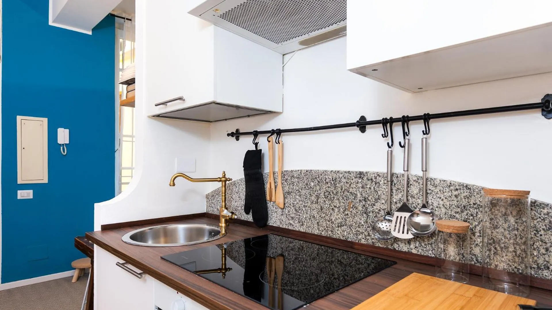 Elegant And Stylish Design Apartments In Brera Near The Metro 밀라노