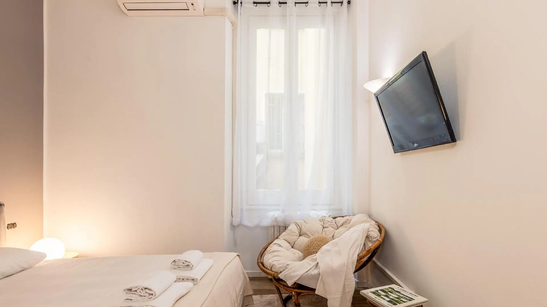 Elegant And Stylish Design Apartments In Brera Near The Metro 밀라노 0*,