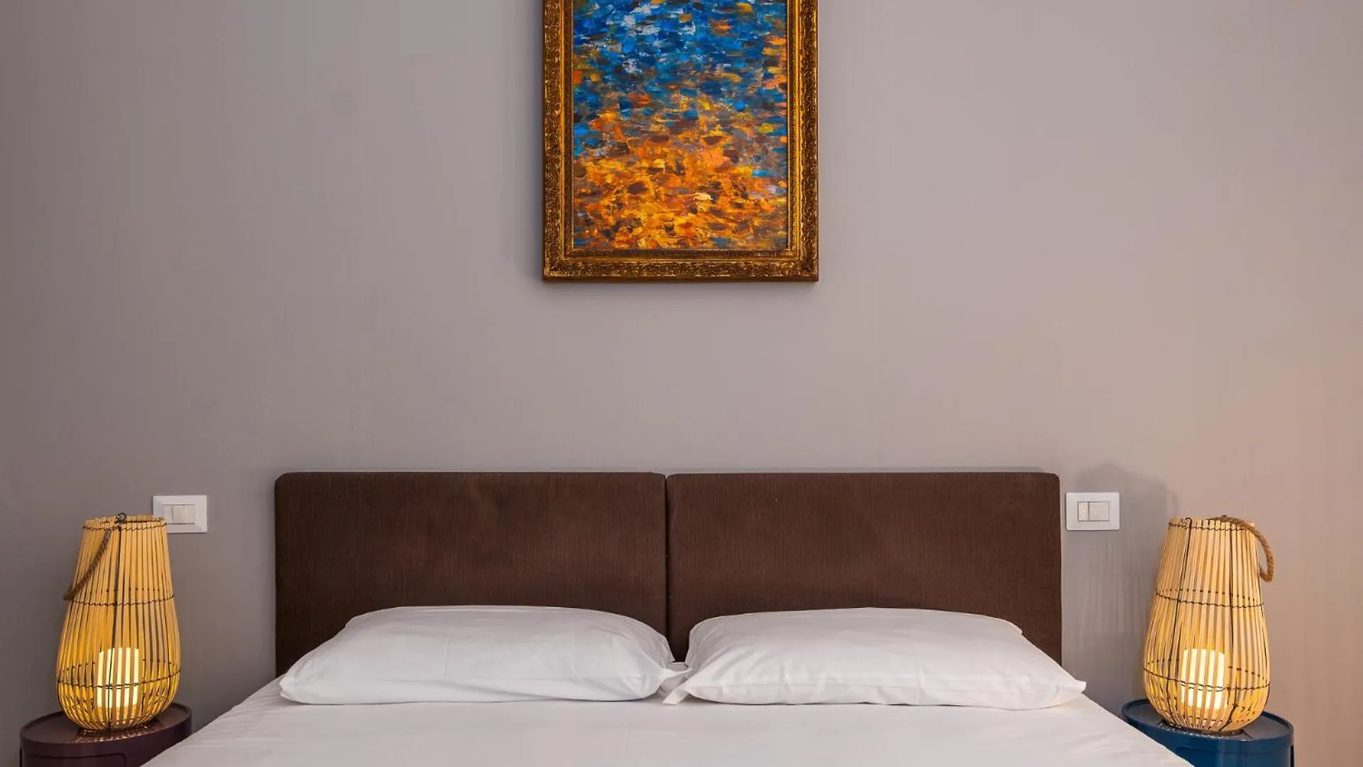 Elegant And Stylish Design Apartments In Brera Near The Metro 밀라노