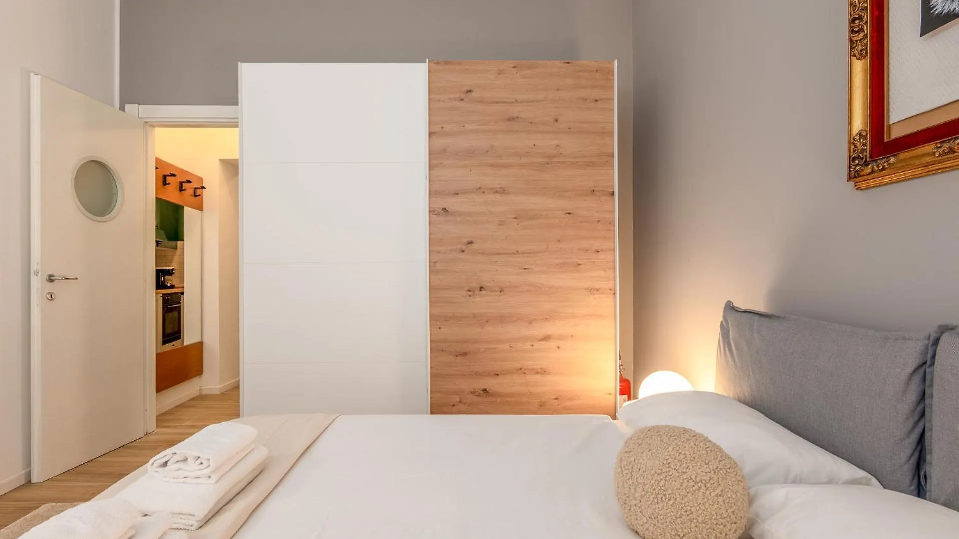 Elegant And Stylish Design Apartments In Brera Near The Metro Milán