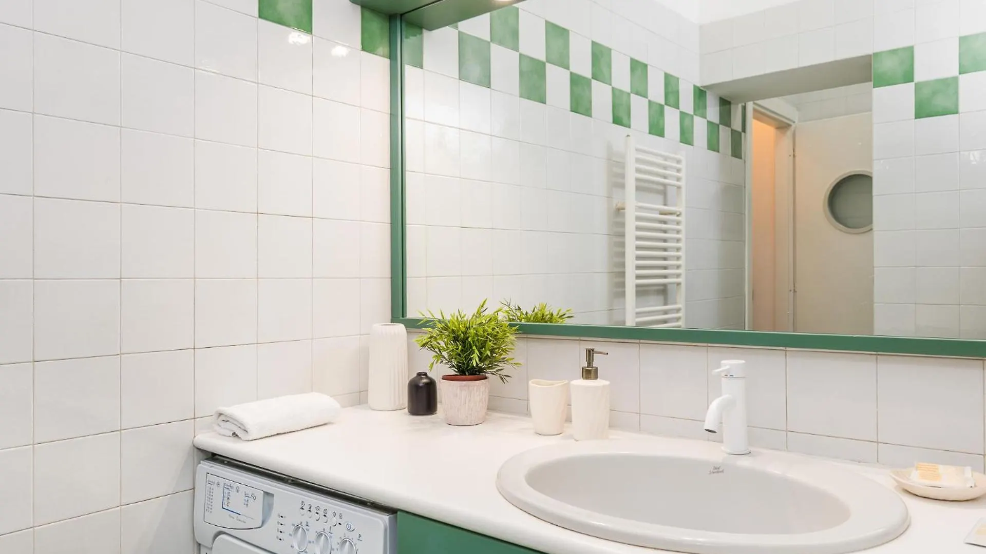 Elegant And Stylish Design Apartments In Brera Near The Metro Milán
